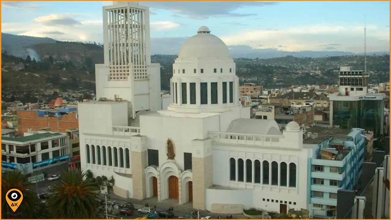 La Majestuosidad de la Catedral de Ambato [Ecuador]